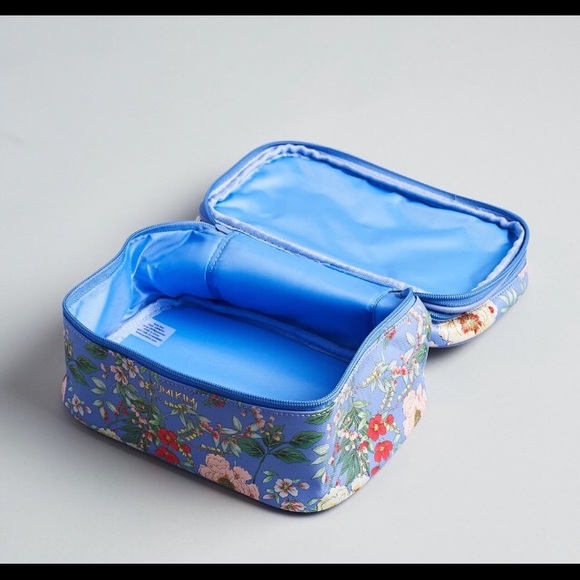 ☘️Travel bag NWT☘️ - Picture 3 of 5